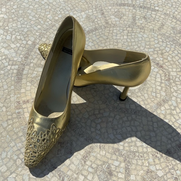 Stuart Weitzman Dress Pump - Picture 2 of 8